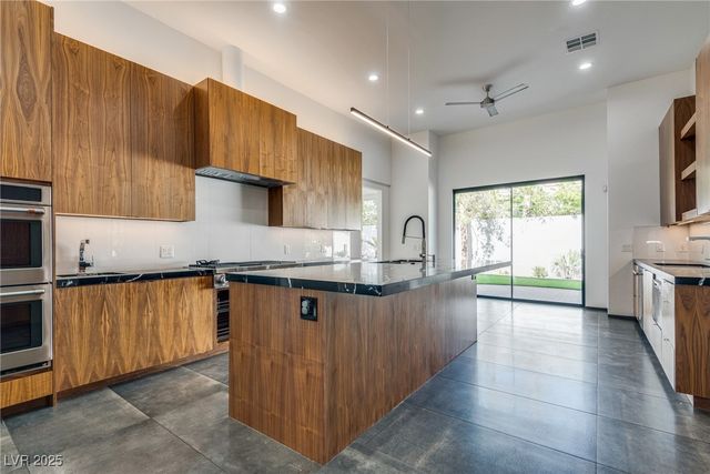 628 Edgebrook Drive, Las Vegas, NV 89145