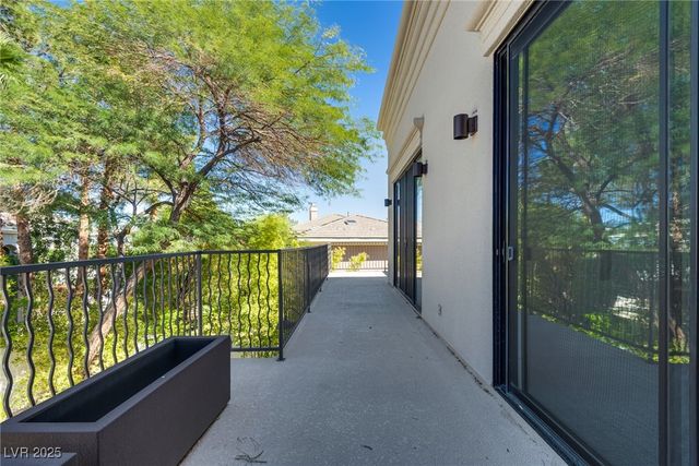 628 Edgebrook Drive, Las Vegas, NV 89145