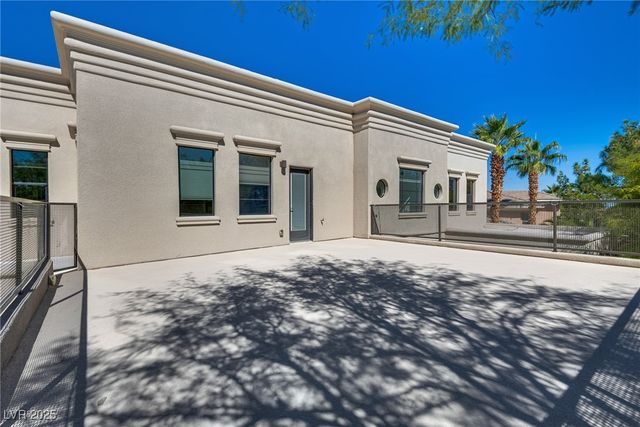 628 Edgebrook Drive, Las Vegas, NV 89145
