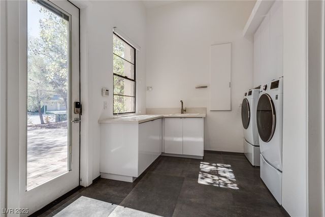 628 Edgebrook Drive, Las Vegas, NV 89145