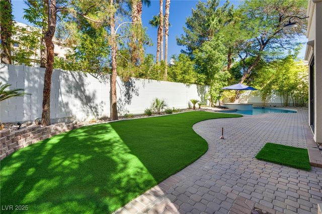 628 Edgebrook Drive, Las Vegas, NV 89145