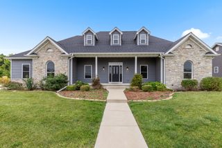 2203 Wickford Lane, Sycamore, IL 60178