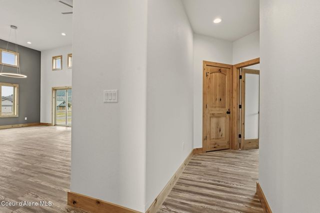 10 Bellflower CT, Blanchard, ID 83804