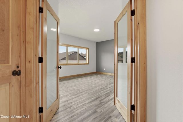 10 Bellflower CT, Blanchard, ID 83804