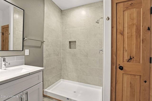 10 Bellflower CT, Blanchard, ID 83804