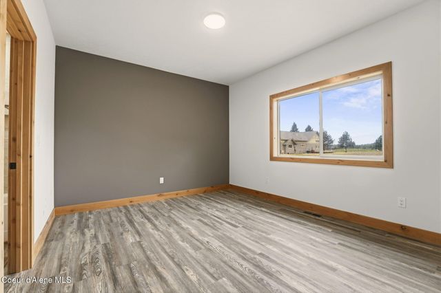 10 Bellflower CT, Blanchard, ID 83804