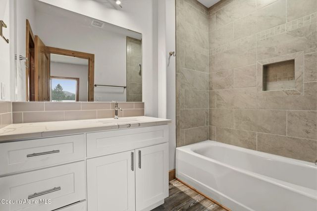 10 Bellflower CT, Blanchard, ID 83804