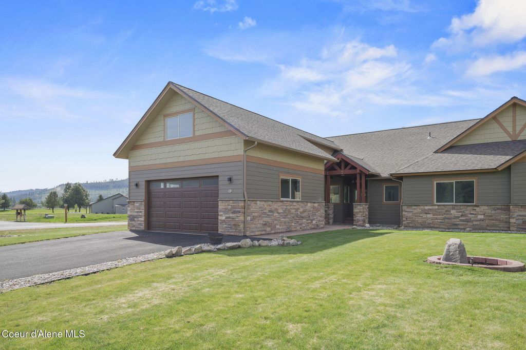 10 Bellflower CT, Blanchard, ID 83804