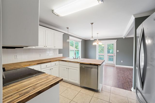 49 Emerald, Maumelle, AR 72113