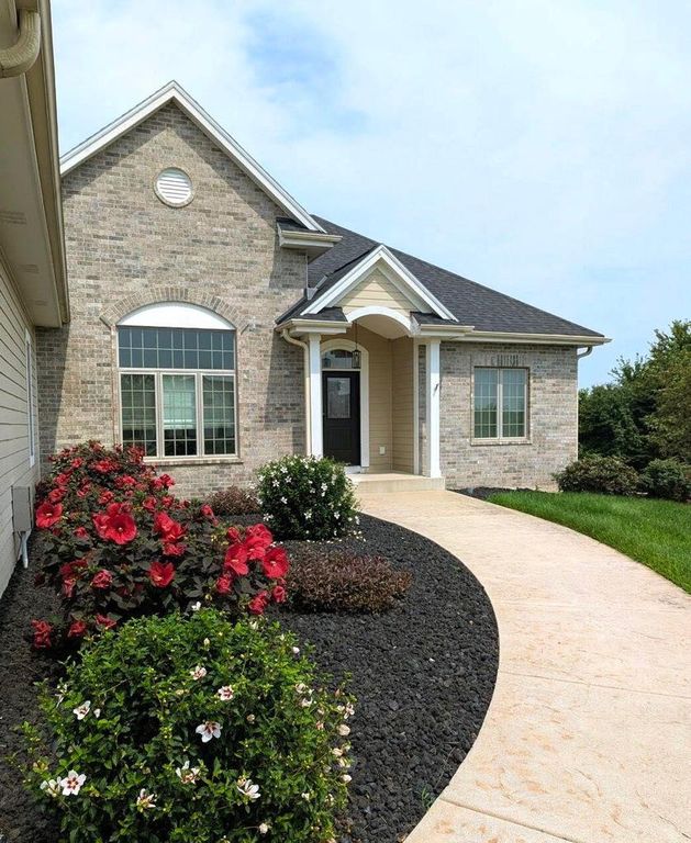 5765 Stefanie WAY, Caledonia, WI 53108