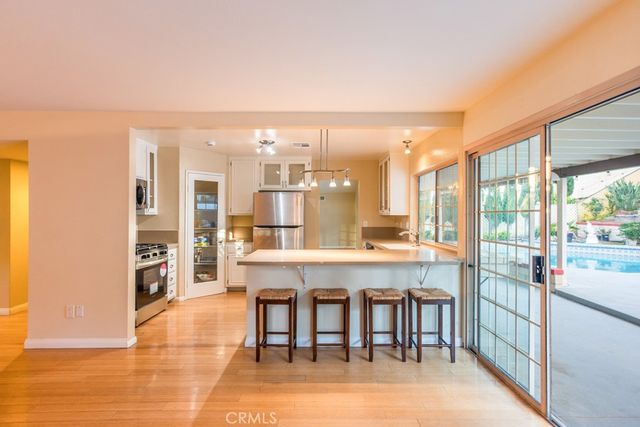 23132 Posada, Valencia, CA 91354