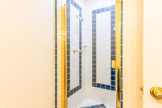 23132 Posada, Valencia, CA 91354