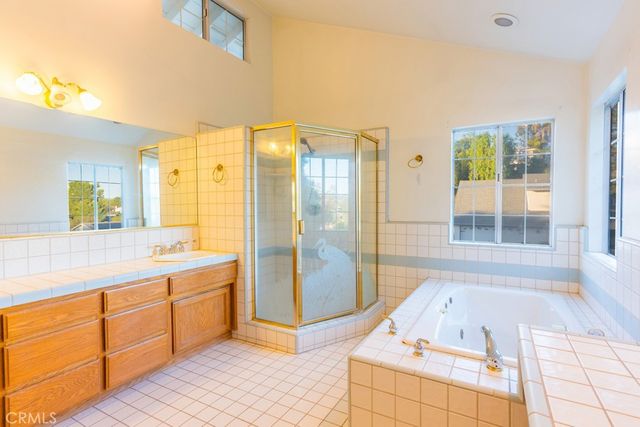23132 Posada, Valencia, CA 91354
