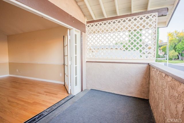 23132 Posada, Valencia, CA 91354
