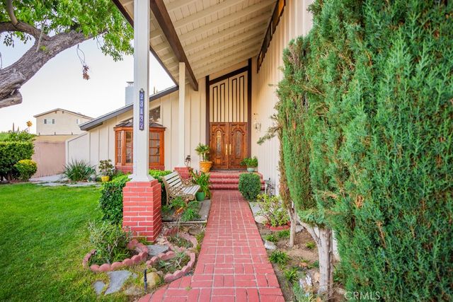 23132 Posada, Valencia, CA 91354