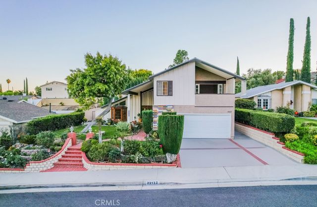 23132 Posada, Valencia, CA 91354