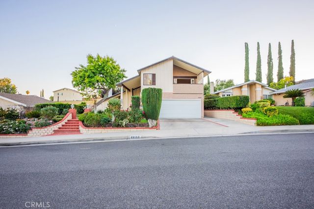 23132 Posada, Valencia, CA 91354