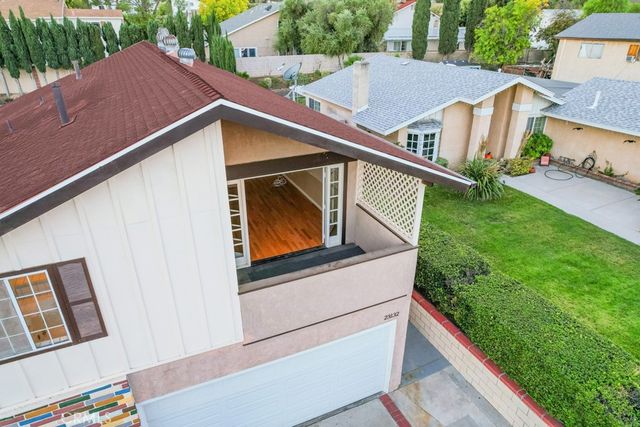 23132 Posada, Valencia, CA 91354