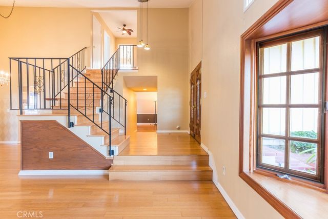23132 Posada, Valencia, CA 91354