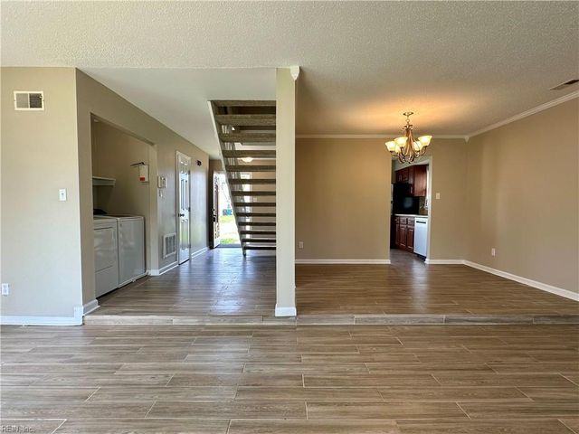 3845 Tiffany LN, Virginia Beach, VA 23456