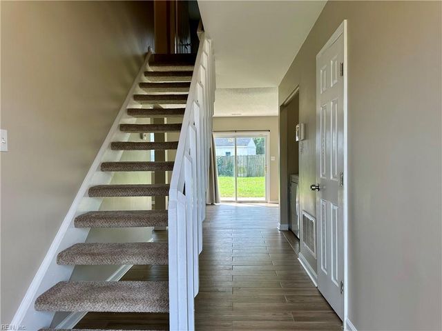 3845 Tiffany LN, Virginia Beach, VA 23456