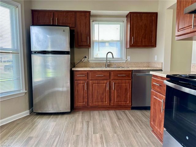 3845 Tiffany LN, Virginia Beach, VA 23456