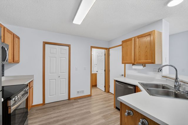 150 S Prairie View Drive 1102, West Des Moines, IA 50266