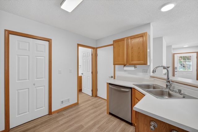150 S Prairie View Drive 1102, West Des Moines, IA 50266