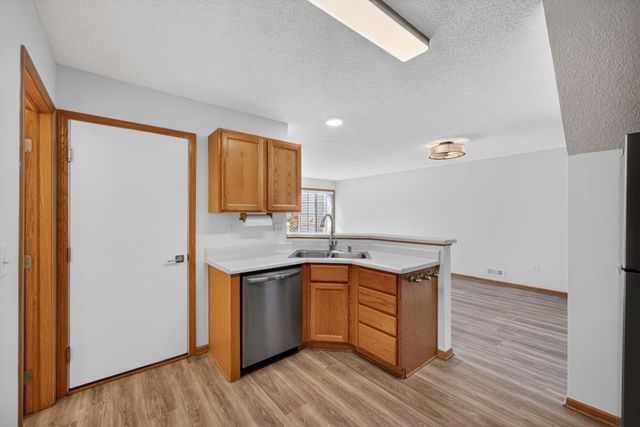 150 S Prairie View Drive 1102, West Des Moines, IA 50266