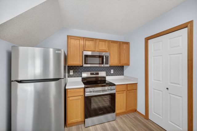 150 S Prairie View Drive 1102, West Des Moines, IA 50266