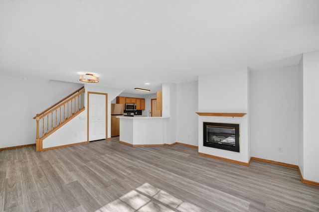 150 S Prairie View Drive 1102, West Des Moines, IA 50266