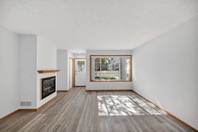150 S Prairie View Drive 1102, West Des Moines, IA 50266