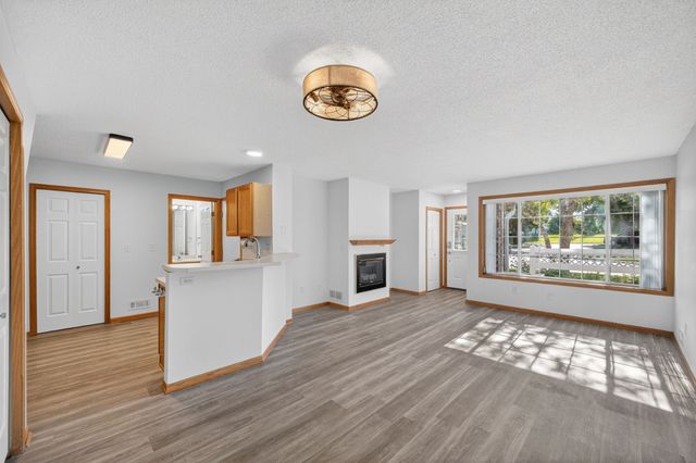 150 S Prairie View Drive 1102, West Des Moines, IA 50266