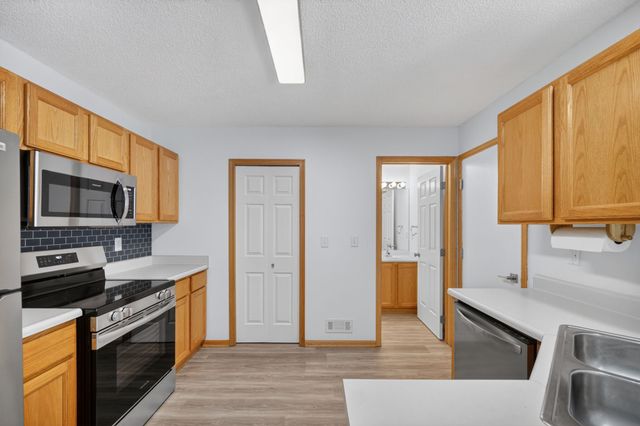 150 S Prairie View Drive 1102, West Des Moines, IA 50266