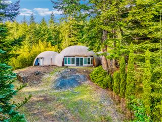 58812 GARDEN VALLEY Rd, Coquille, OR 97423