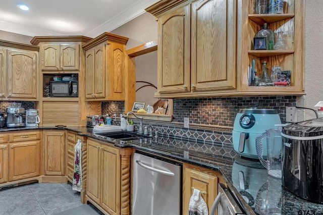 13521 Fm 16 W, Lindale, TX 75771