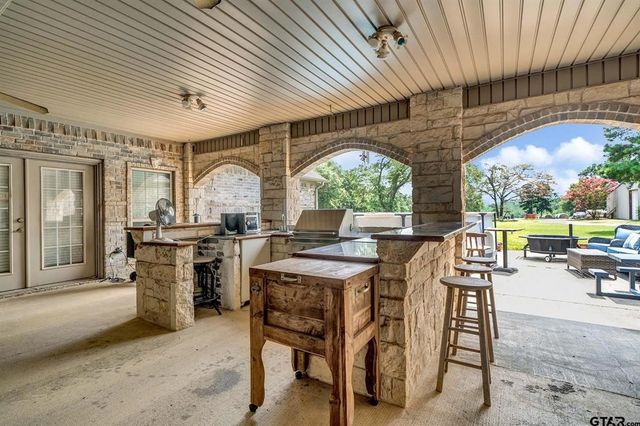 13521 Fm 16 W, Lindale, TX 75771