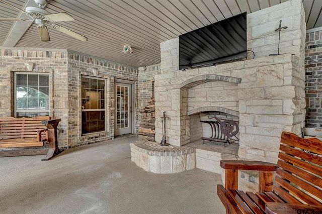 13521 Fm 16 W, Lindale, TX 75771