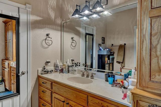 13521 Fm 16 W, Lindale, TX 75771