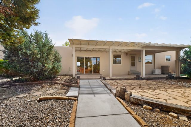 3064 Plaza Blanca, Santa Fe, NM 87507