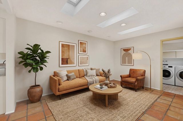 3064 Plaza Blanca, Santa Fe, NM 87507