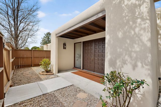 3064 Plaza Blanca, Santa Fe, NM 87507