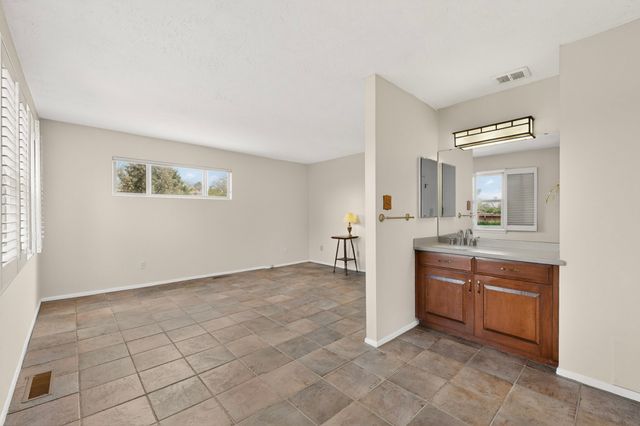 3064 Plaza Blanca, Santa Fe, NM 87507