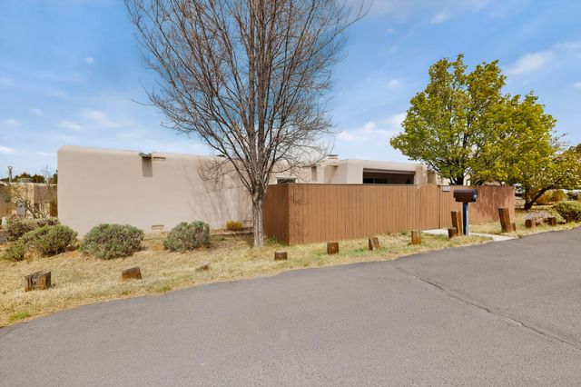 3064 Plaza Blanca, Santa Fe, NM 87507