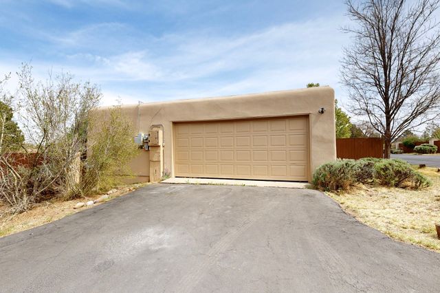 3064 Plaza Blanca, Santa Fe, NM 87507