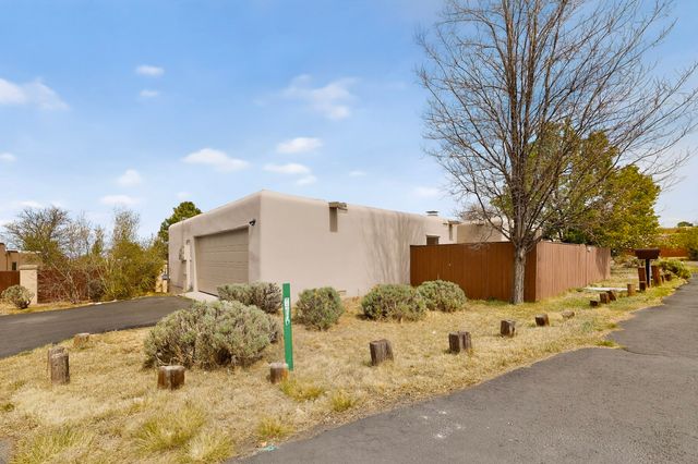 3064 Plaza Blanca, Santa Fe, NM 87507