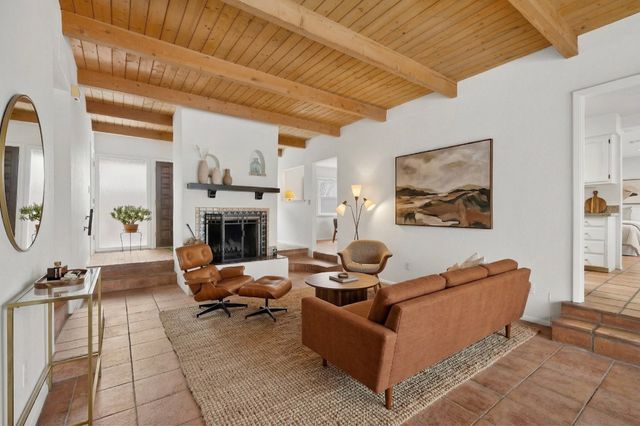 3064 Plaza Blanca, Santa Fe, NM 87507