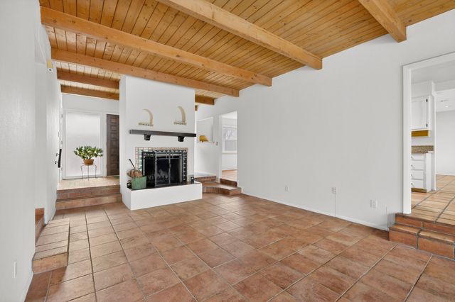 3064 Plaza Blanca, Santa Fe, NM 87507