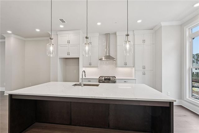 225 Midnight Oak Run 7, Alpharetta, GA 30009