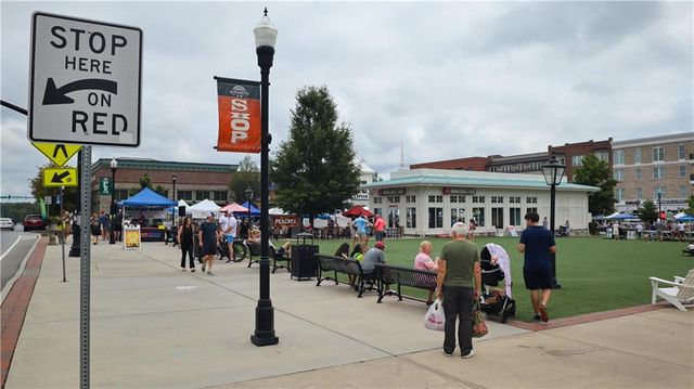 225 Midnight Oak Run 7, Alpharetta, GA 30009